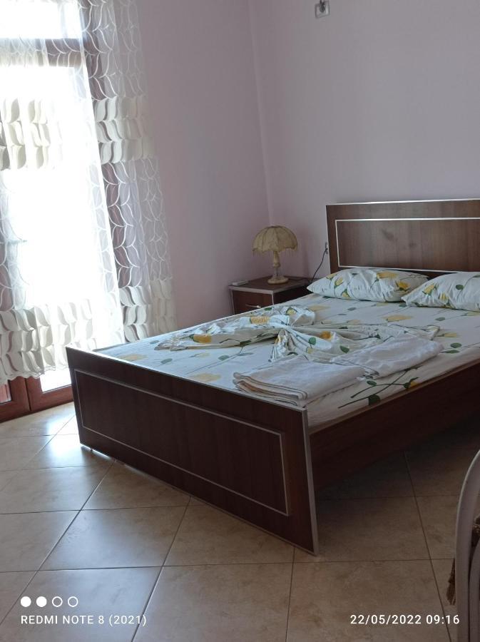 Guesthouse Fatos Biti Divjake Extérieur photo