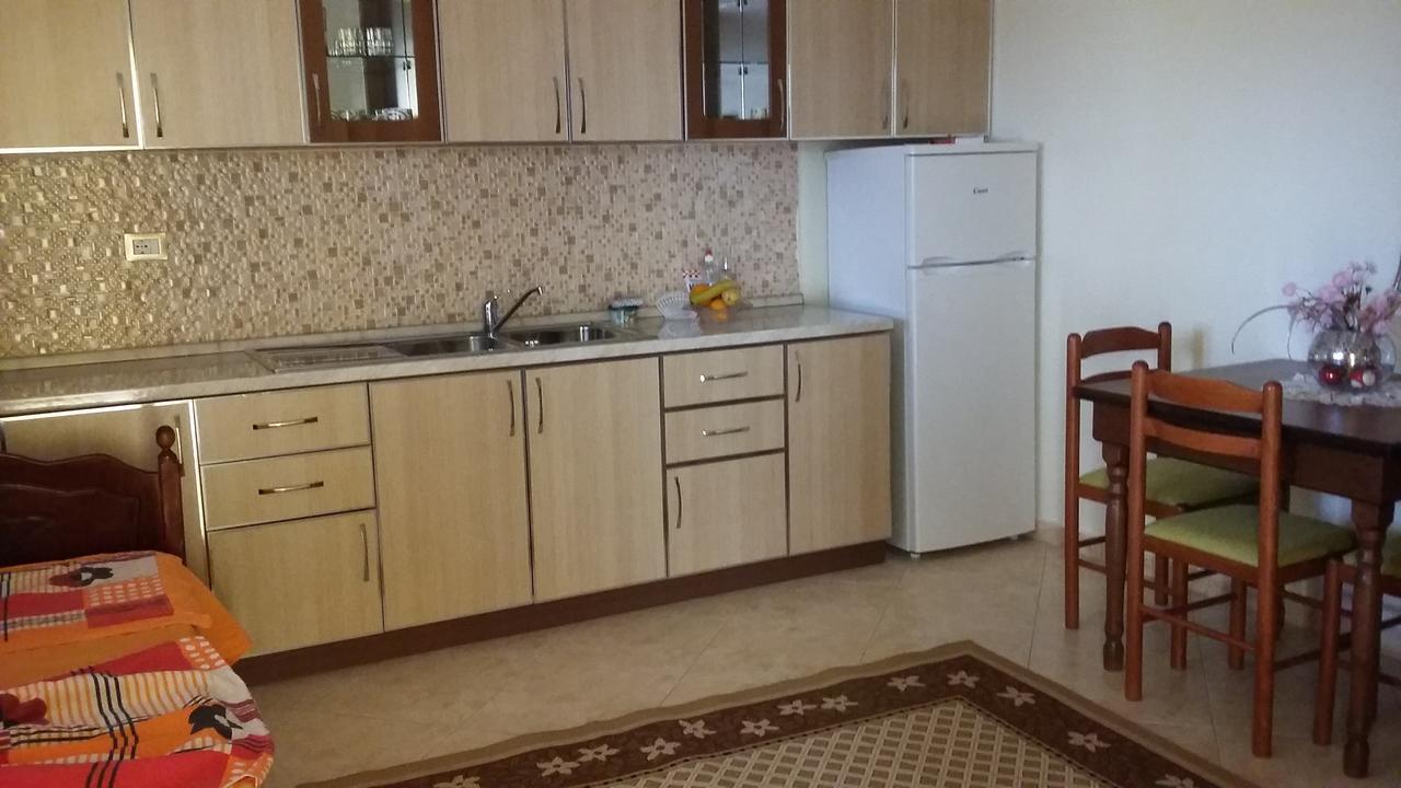 Guesthouse Fatos Biti Divjake Extérieur photo