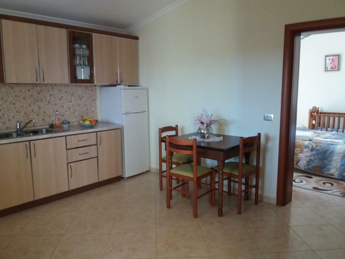 Guesthouse Fatos Biti Divjake Extérieur photo